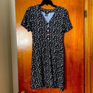 Justify black and white dress